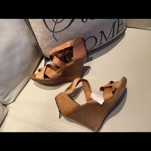 Pls read - Guenuine Leather Wedge Sandal Tan size 7 or 37